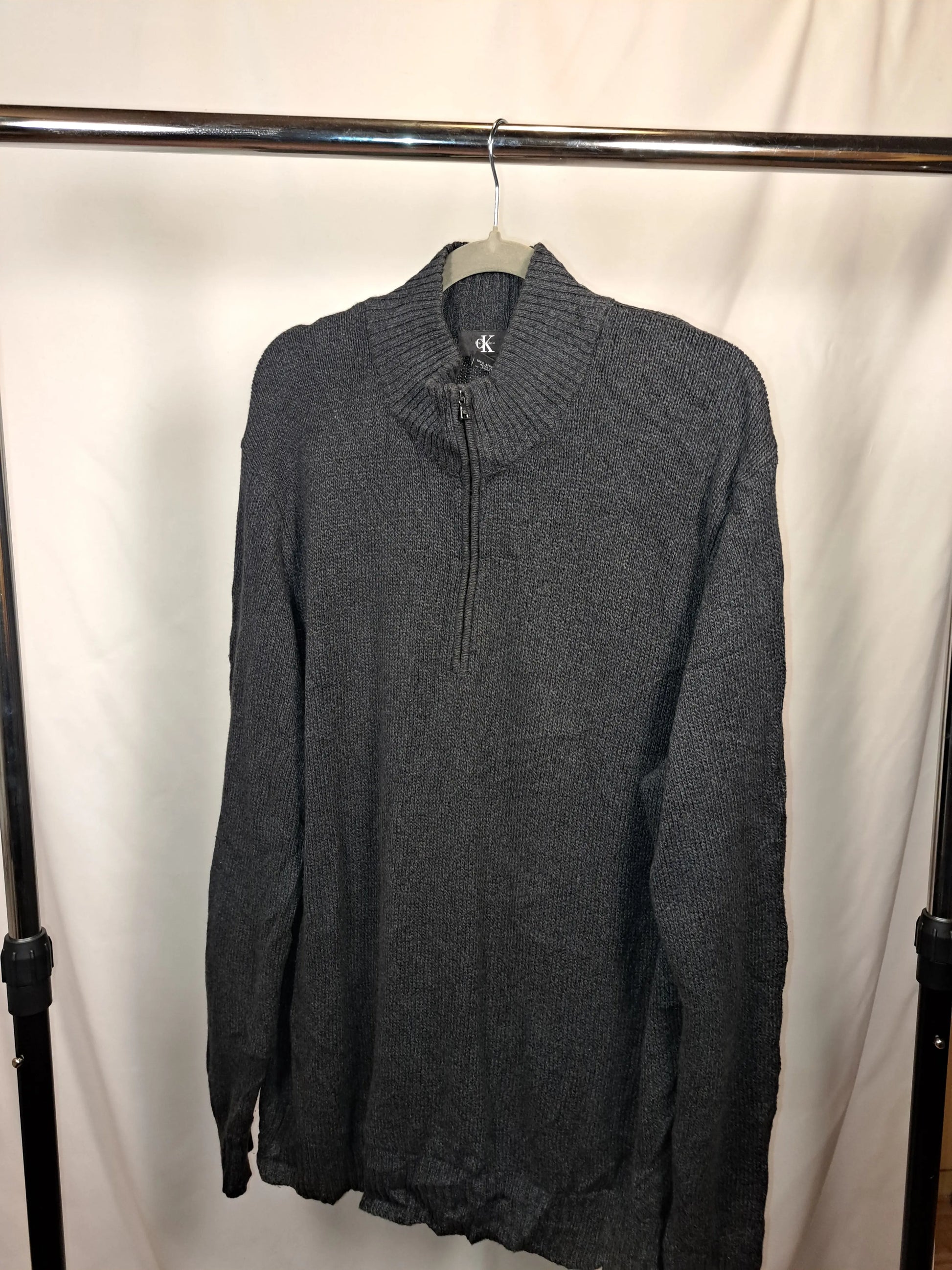 Calvin Klein Vintage Half Zip Pullover Dunkelgrau – Größe XL | Minimalistic Knitwear Calvin Klein